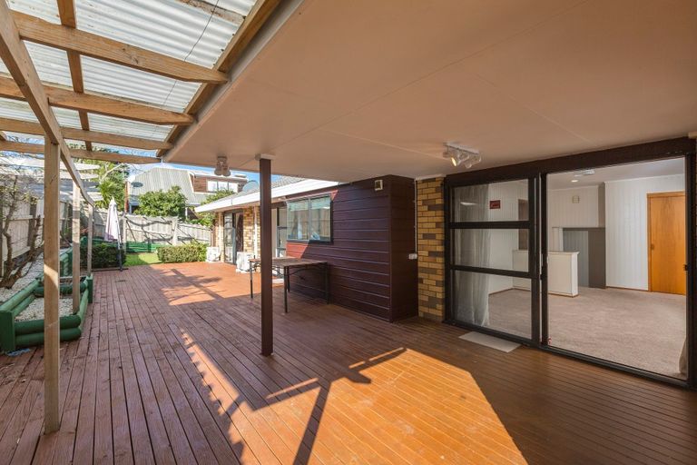 Photo of property in 40 Pigeon Mountain Road, Half Moon Bay, Auckland, 2012