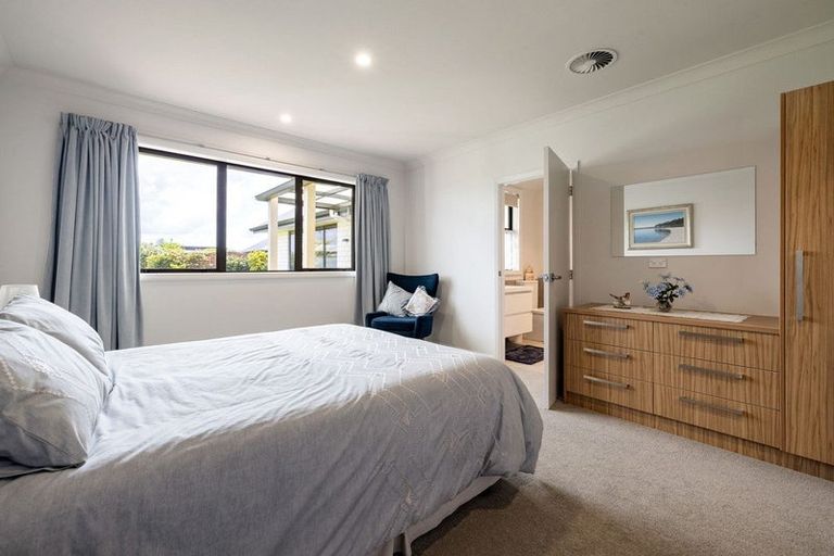 Photo of property in 2 Kotare Grove, Cambridge, 3434