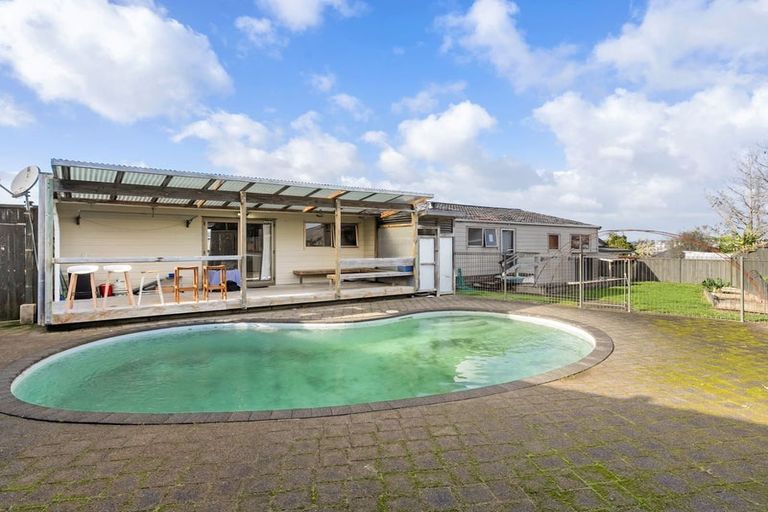 Photo of property in 56 Makora Road, Massey, Auckland, 0614