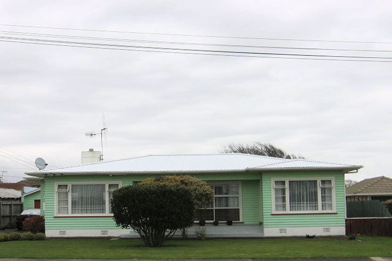 Photo of property in 37 Carlisle Street, Levin, 5510