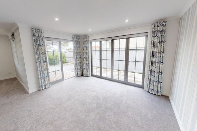 Photo of property in 3 Colombo Street, Palmerston North, 4410