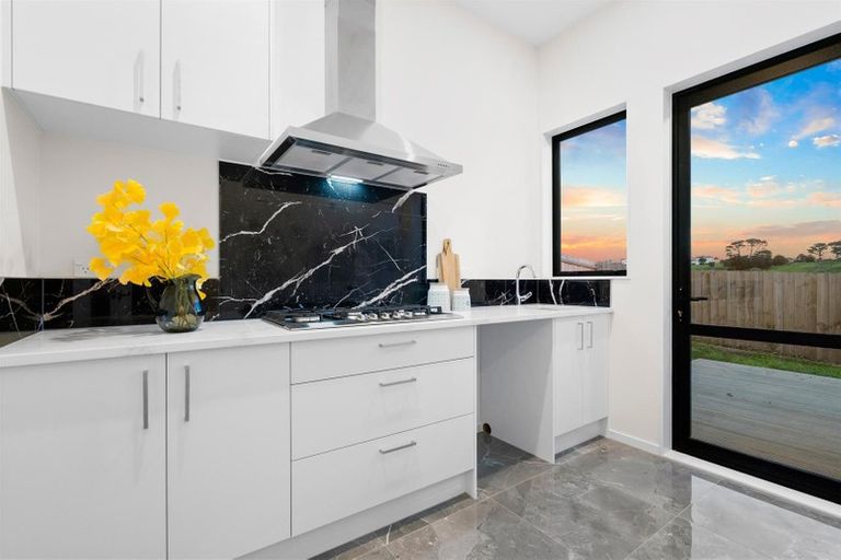 Photo of property in 100 Parkview Drive, Gulf Harbour, Whangaparaoa, 0930