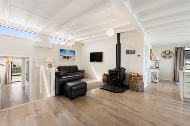 Photo of property in 8 Roore Street, Foxton Beach, Foxton, 4815