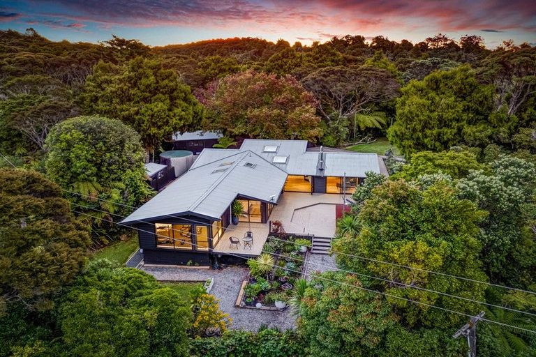 Photo of property in 192 Mountain Road, Henderson Valley, Auckland, 0612