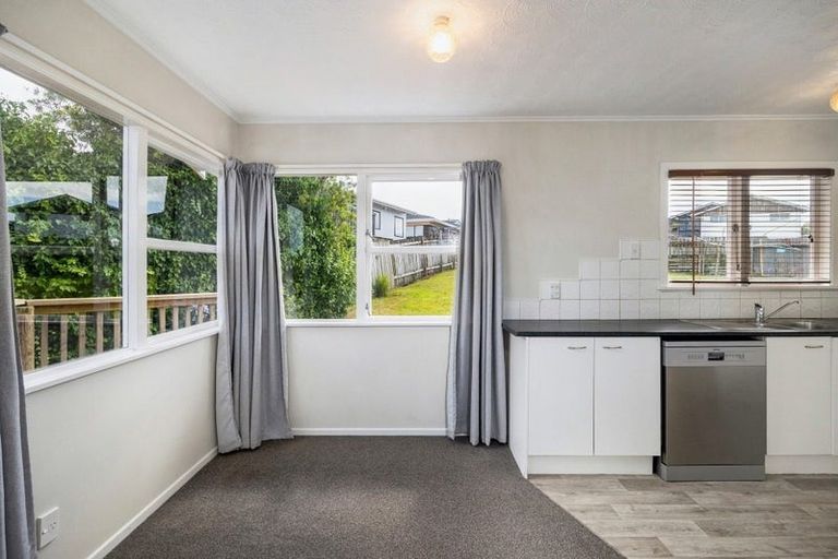 Photo of property in 21 Waitaki Street, Henderson, Auckland, 0612
