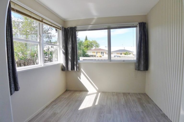 Photo of property in 37 Cheval Drive, Totara Vale, Auckland, 0629