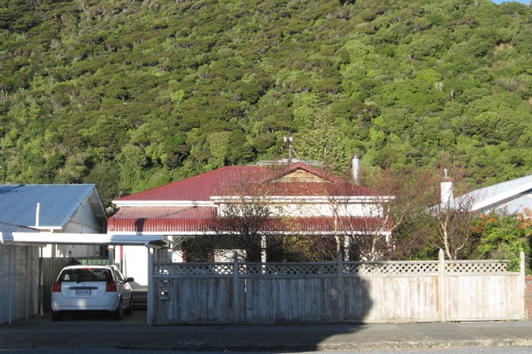 Photo of property in 67 Oroua Street, Eastbourne, Lower Hutt, 5013