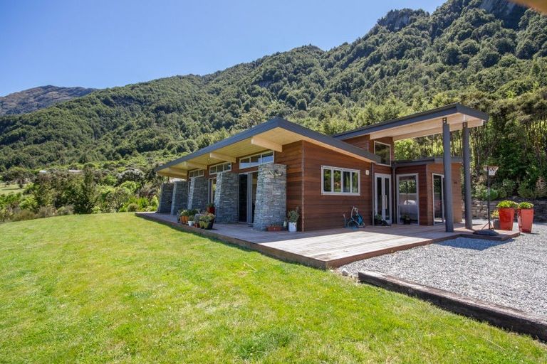 Photo of property in 17 Lookout Drive, Mount Creighton, Queenstown, 9371