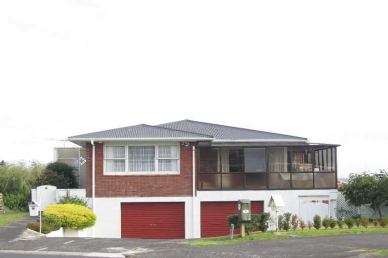 Photo of property in 21 Te Anau Place, Pakuranga Heights, Auckland, 2010