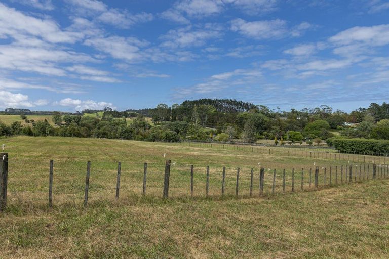 Photo of property in 33 Cable Road, Waimauku, 0881