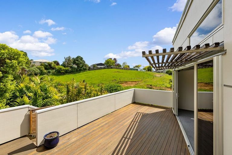 Photo of property in 10e Long Place, Frankleigh Park, New Plymouth, 4310