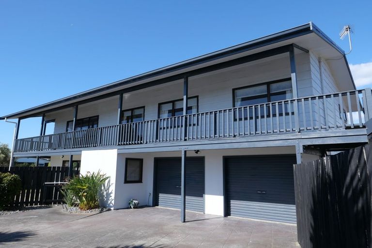 Photo of property in 8 Olive Terrace, Paraparaumu Beach, Paraparaumu, 5032