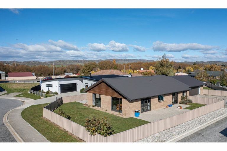 Photo of property in 28 Plunket Street, Omakau, 9376