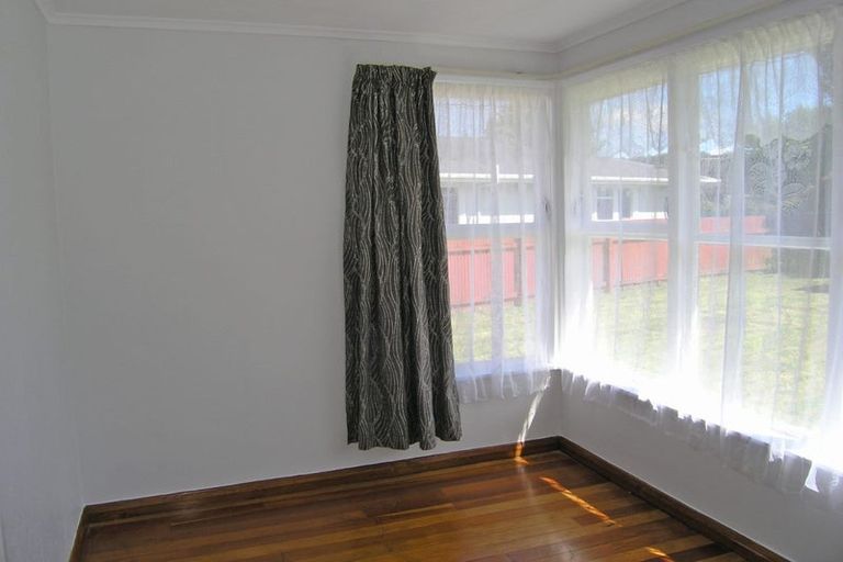 Photo of property in 5 Hollard Grove, Avalon, Lower Hutt, 5011