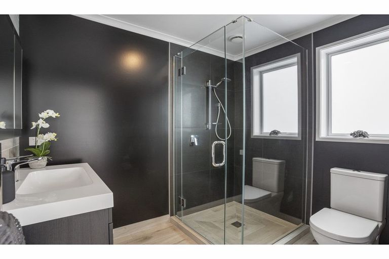 Photo of property in 5 Flavell Drive, Orewa, 0931