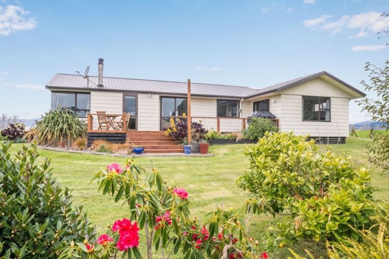Photo of property in 105 Swamp Road, Te Horo, Otaki, 5581