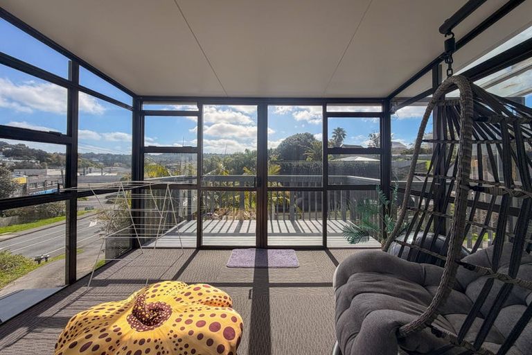 Photo of property in 1/725 Beach Road, Browns Bay, Auckland, 0630