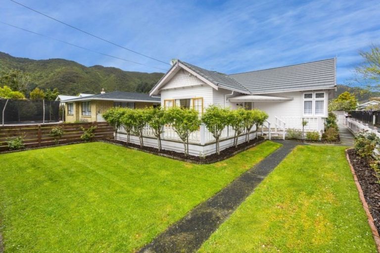 Photo of property in 16 Norton Park Avenue, Fairfield, Lower Hutt, 5011