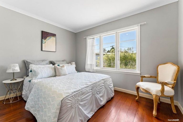 Photo of property in 30 Kereru Street, Henderson, Auckland, 0612