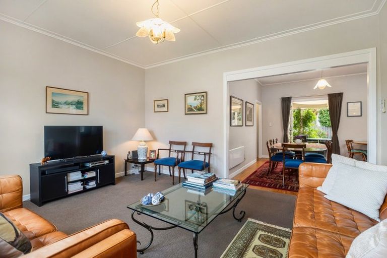 Photo of property in 24 Buscomb Avenue, Henderson, Auckland, 0610