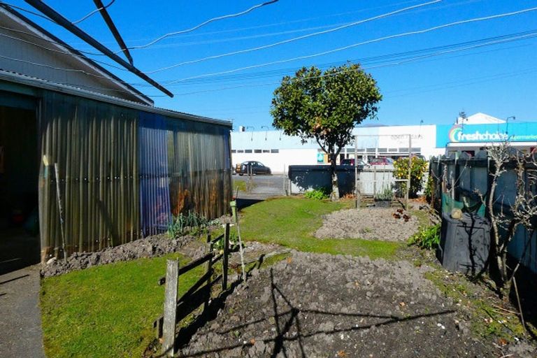 Photo of property in 106 Queen Street, Westport, 7825