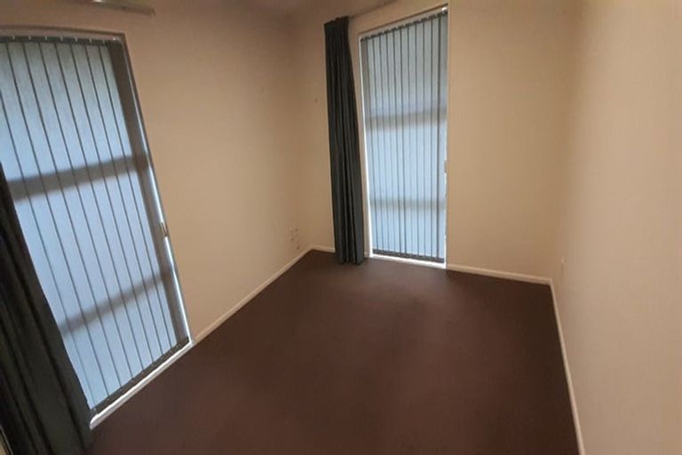 Photo of property in 4 The Oval, Hillmorton, Christchurch, 8024