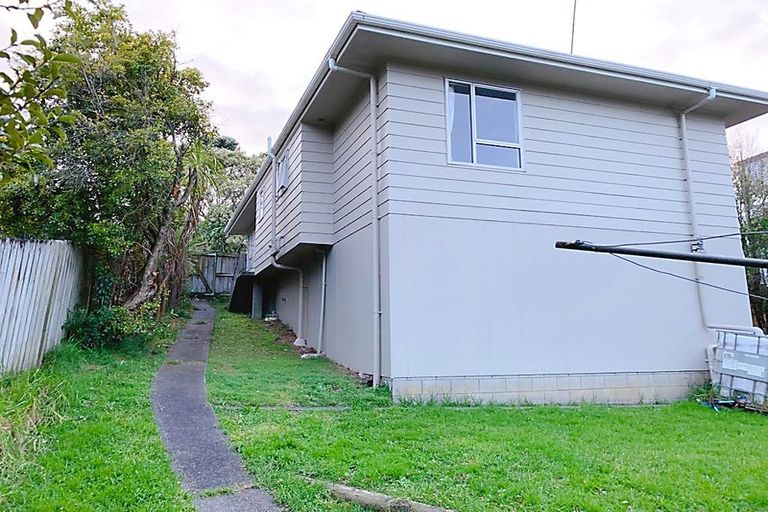 Photo of property in 5 Celeste Place, Totara Vale, Auckland, 0627