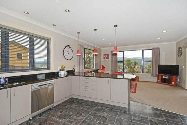 Photo of property in 15 Riverstone Drive, Riverstone Terraces, Upper Hutt, 5018