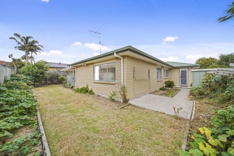 Photo of property in 5 Harobed Place, Weymouth, Auckland, 2103