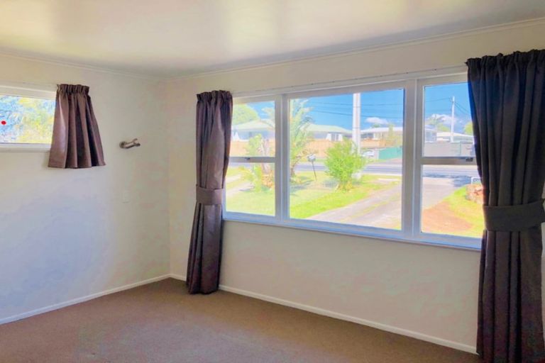 Photo of property in 1/221 Birkdale Road, Birkdale, Auckland, 0626