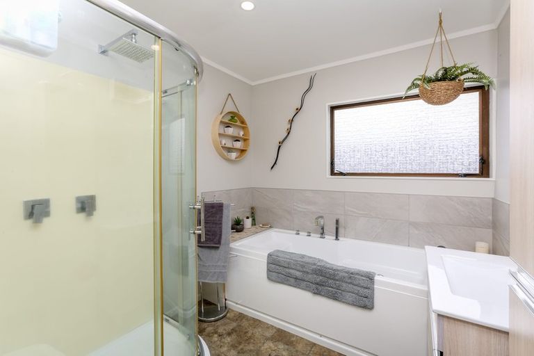 Photo of property in 220 Frankley Road, Frankleigh Park, New Plymouth, 4310