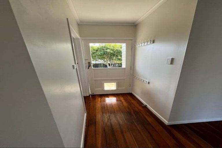 Photo of property in 1/24 Lancaster Road, Beach Haven, Auckland, 0626