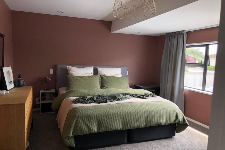 Photo of property in 20 Sawtell Place, Northcote, Christchurch, 8052