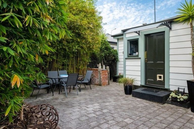 Photo of property in 2 Paradise Road, Napier South, Napier, 4110