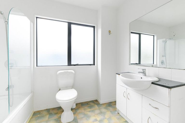 Photo of property in 3 Sun Place, Henderson, Auckland, 0612