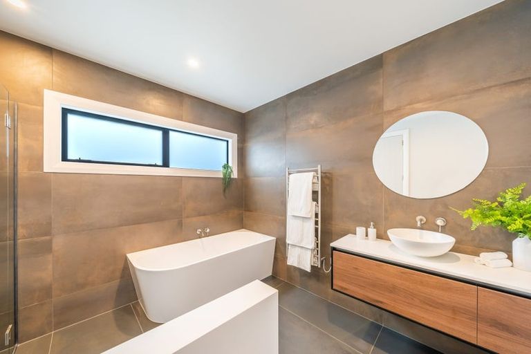 Photo of property in 8 Paul Adams Way, Aotea, 5024