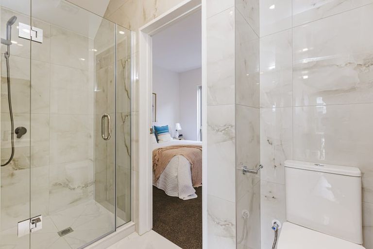 Photo of property in 76a Glenmore Road, Sunnyhills, Auckland, 2010