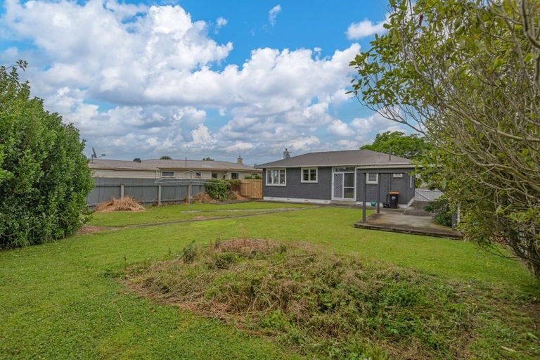Photo of property in 17 Peters Avenue, Cloverlea, Palmerston North, 4412