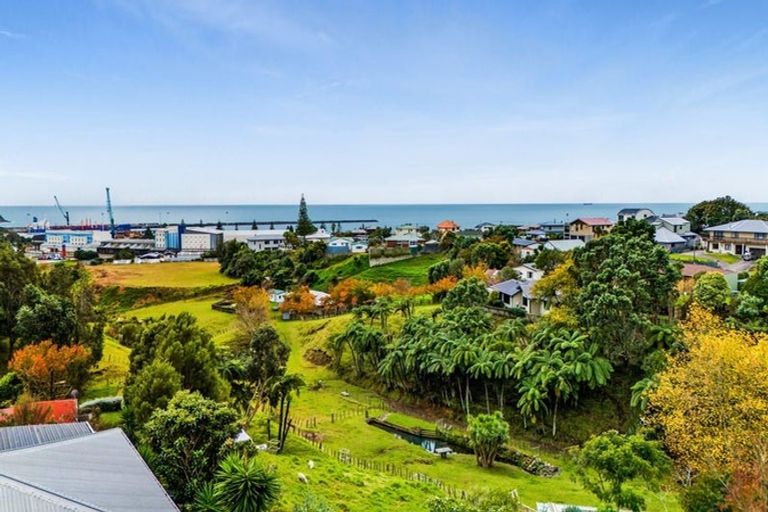 Photo of property in 76 South Road, Blagdon, New Plymouth, 4310