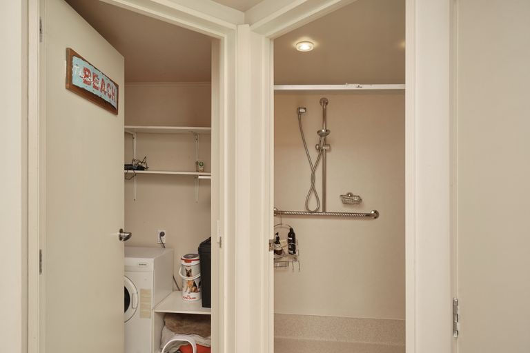 Photo of property in 52 Batten Grove, The Pines Beach, 7630