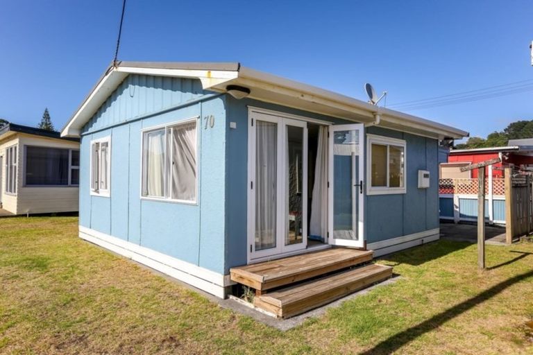 Photo of property in 70 Sixth Avenue, Urenui, 4377