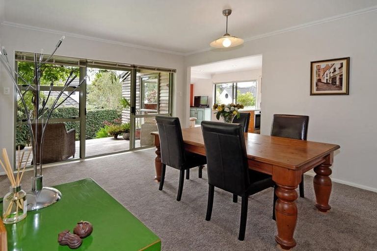 Photo of property in 13 La Roche Place, Northcote, Auckland, 0627
