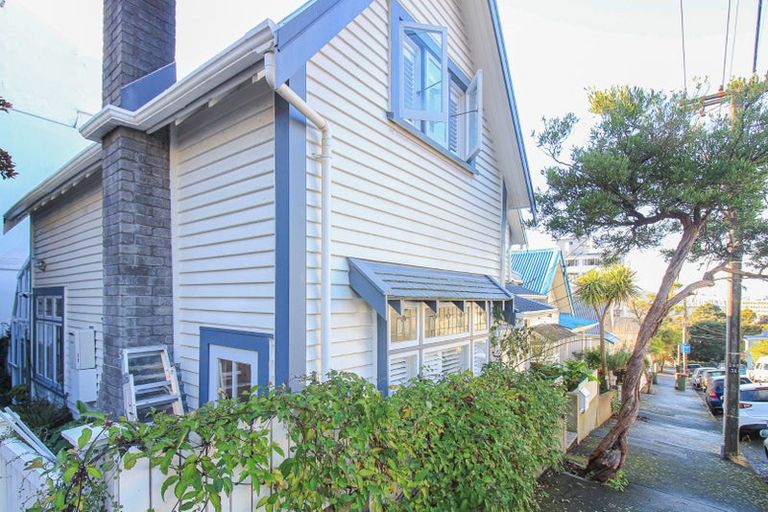 Photo of property in 16 Newman Terrace, Thorndon, Wellington, 6011