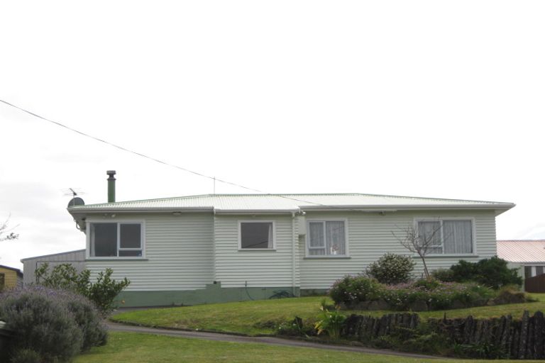 Photo of property in 96 Omata Road, Marfell, New Plymouth, 4310