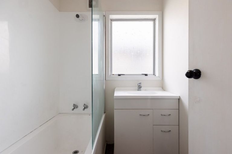 Photo of property in 27 Awamutu Grove, Waiwhetu, Lower Hutt, 5010