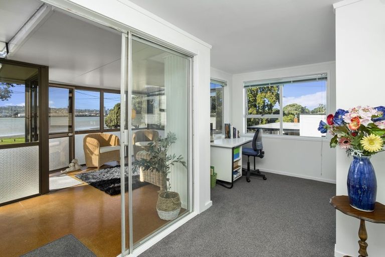 Photo of property in 1/11 Kiwi Esplanade, Mangere Bridge, Auckland, 2022