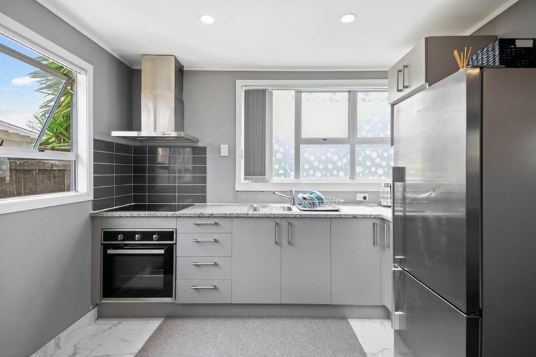 Photo of property in 8 Hyperion Drive, Randwick Park, Auckland, 2105