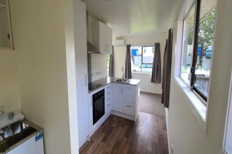 Photo of property in 17 Pipitea Place, Massey, Auckland, 0614