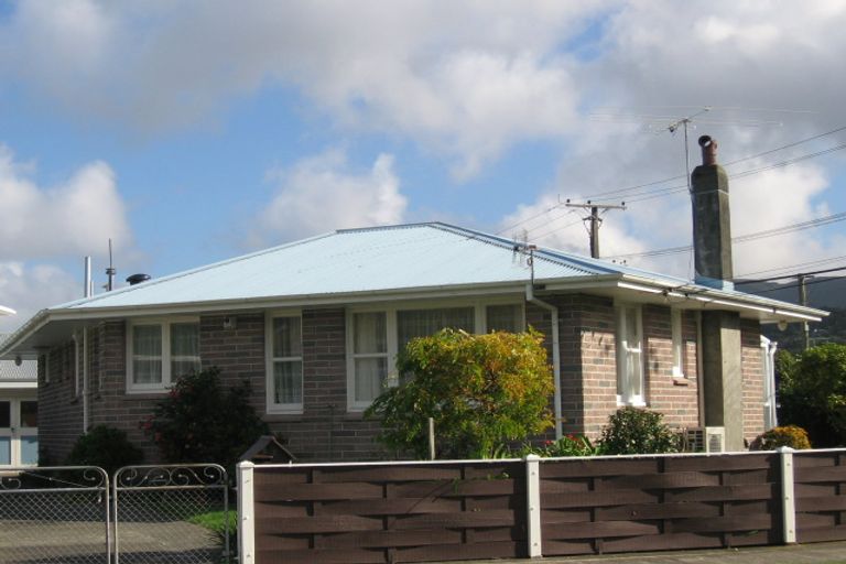 Photo of property in 2 Barraud Street, Avalon, Lower Hutt, 5011