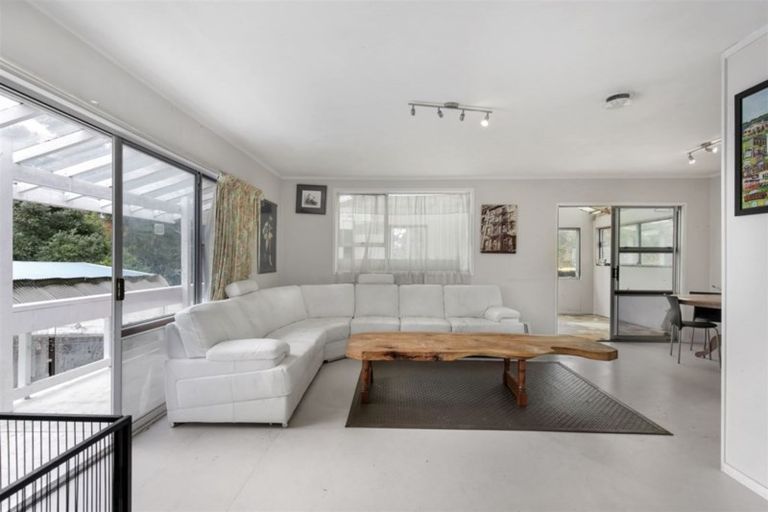 Photo of property in 28 St Catherine Crescent, West Harbour, Auckland, 0618